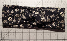 Load image into Gallery viewer, Skulls and Roses headband
